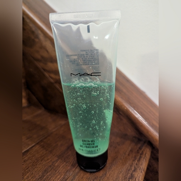 Free Add On With Purchase, MAC Green Gel Cleanser - Picture 3 of 4